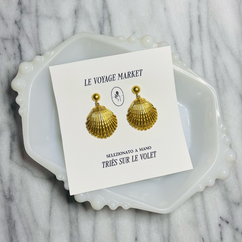 Vintage-Inspired Gold Seashell Drop Earrings